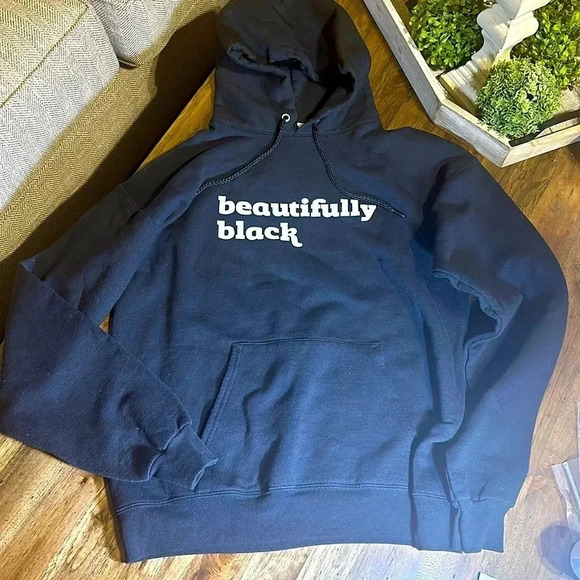 💥Beautifully Black Black in color Hoodie sweatshirt pullover medium kangaroo - Picture 1 of 4